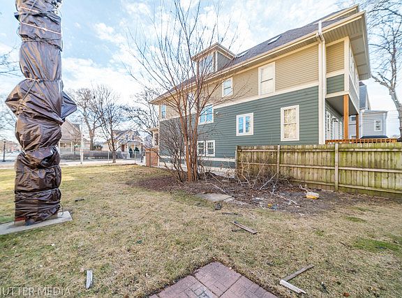 5th image of 301 Marengo Ave