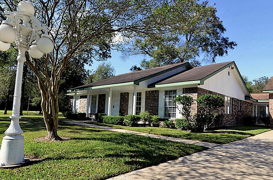 1st image of 16903 Water Oak Dr