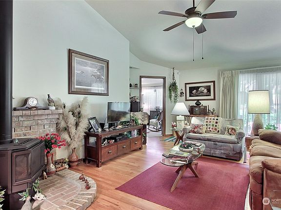 3rd image of 5014 Oakmont Place SE