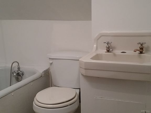 4th image of 329 W College St