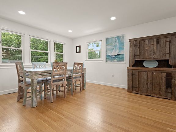 5th image of 24 Sleigh Rd
