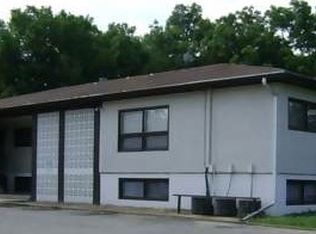 1124 SW Lane St APT 16, Topeka, KS 66604