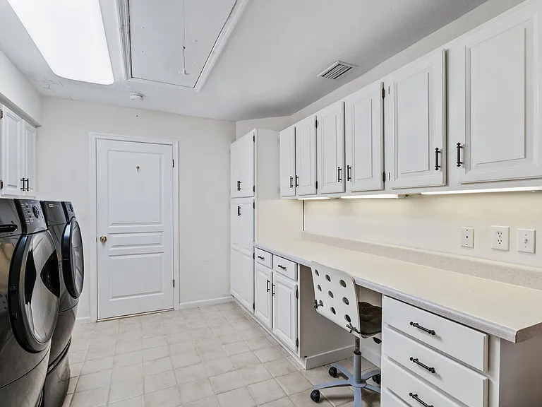 16 Thurston Dr — Photo 27