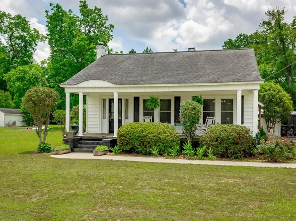 319 Saluda Ave, Batesburg, SC 29006