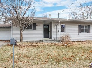 6628 SW Fieldwood Dr, Topeka, KS 66619