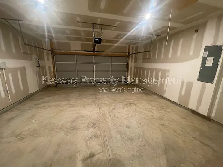 810 Manitou Cir — Photo 18