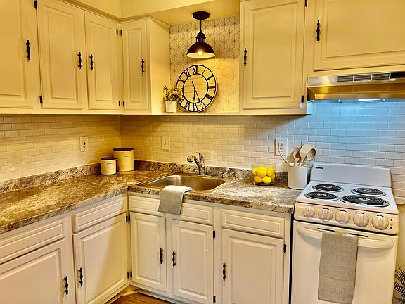 3rd image of 14167 Ziegler St APT 5