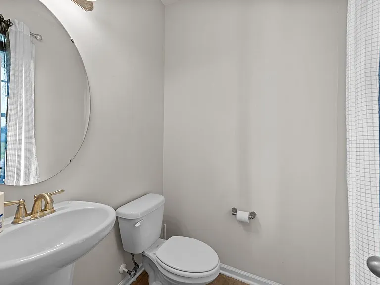 220 Brisbane Dr — Photo 13