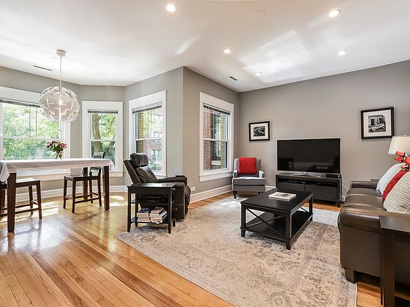 3rd image of 4178 N Clarendon Ave #2S