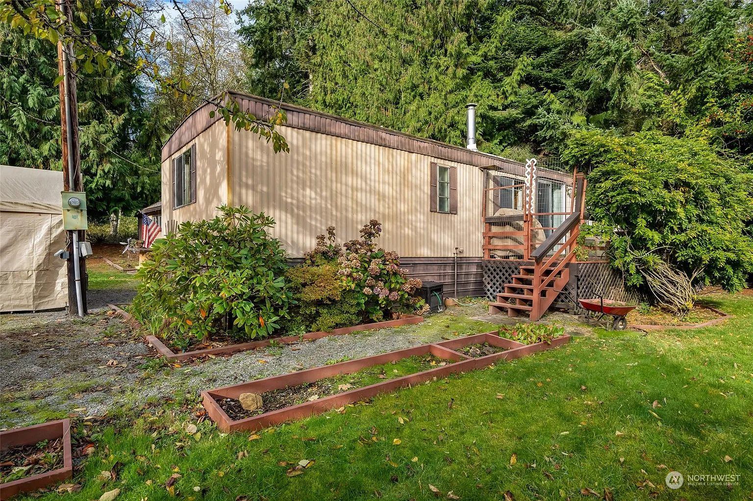 1716 Hemlock Drive photo 1
