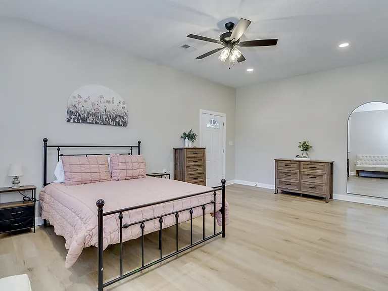 226 Thread Needle Rd E — Photo 23