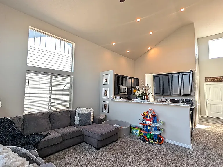6452 Vedder Dr — Photo 9