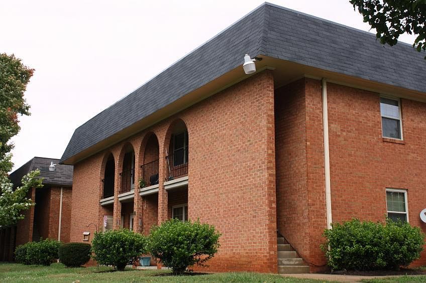 1st image of 1216 Moseley Dr APT 2