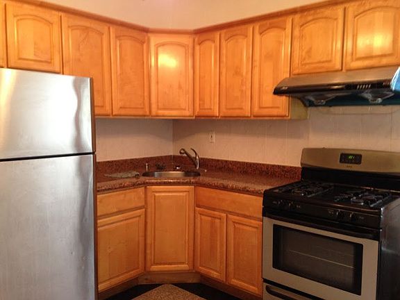 3rd image of 13 Market St APT 5