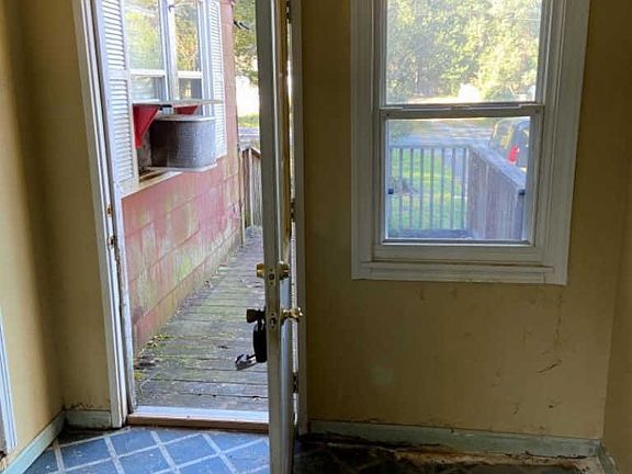 4th image of 1715 Hilltop Blvd