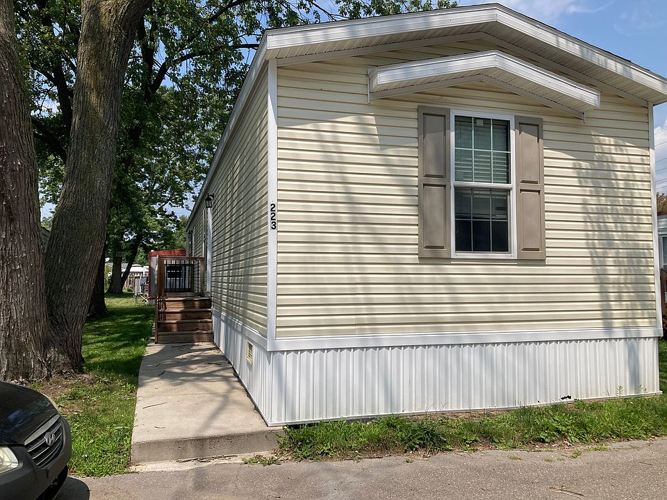 2nd image of 41275 Old Michigan Ave #223
