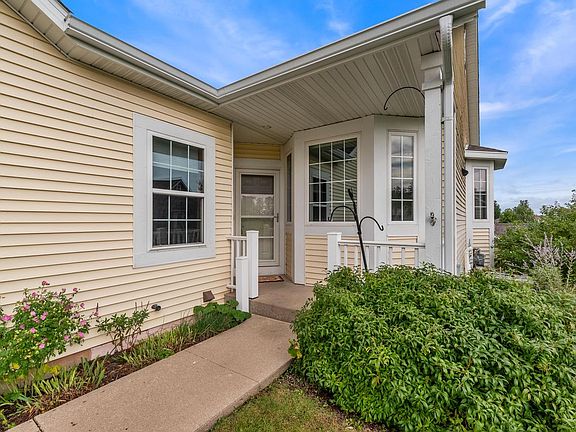 3rd image of 994 Niagara COURT