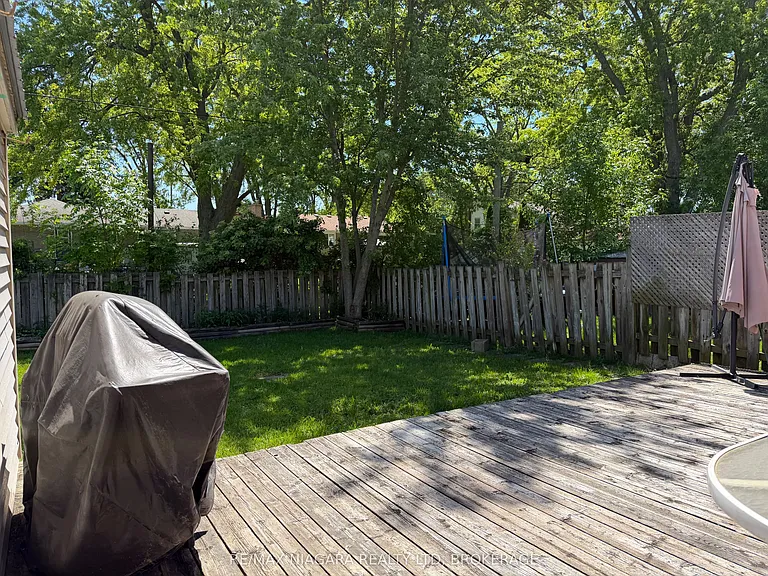 27 Nottingham Ct #UPPER — Photo 17