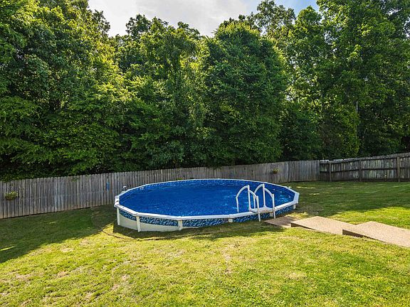3rd image of 525 Tate Dr