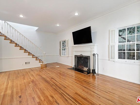 4th image of 210 El Camino Dr #1/2