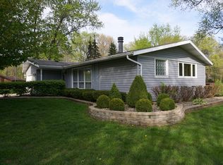 1717 Bittersweet Dr, Saint Anne, IL 60964