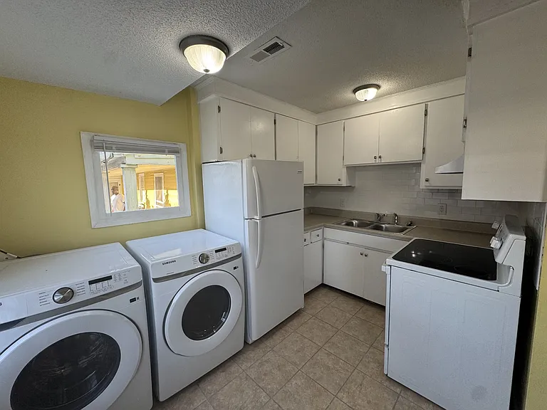 66 Amherst St — Photo 11