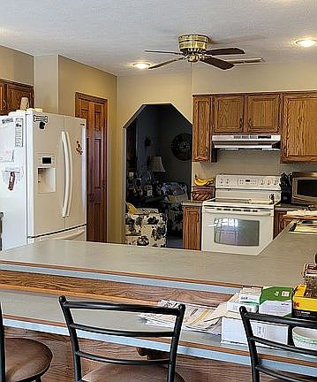 Kitchen with Eat -up Bar