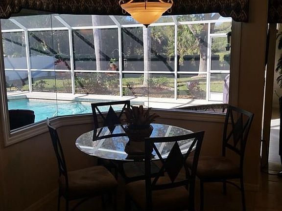 5th image of 189 King Palm Ct