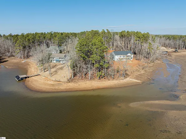 76 E Commodore Dr, Cross Hill, SC 29332