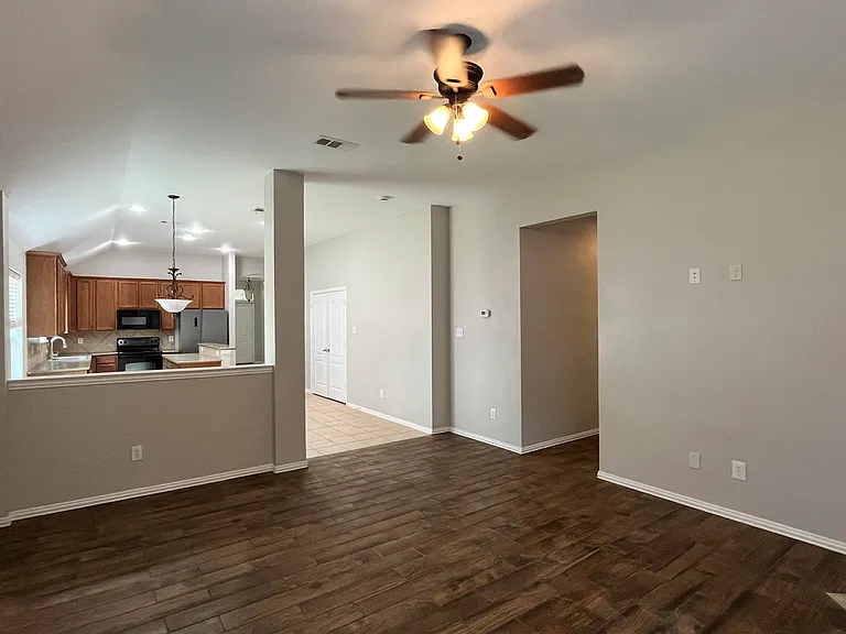 2109 Michelle Creek Dr — Photo 5