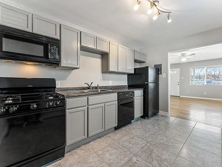 1216 Zephyr St #1216 — Photo 2