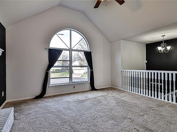 4th image of 2116 NE Summerfield Ct