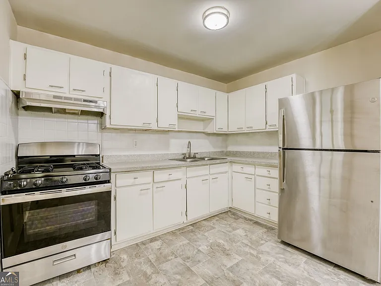 1340 Pineglen Dr — Photo 5