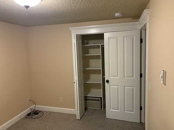 4th image of 821 209th Ave NE