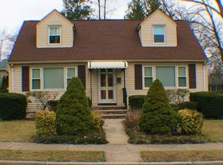 125 Summit Ave, Waldwick, NJ 07463