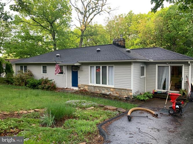 2nd image of 2539 Youngs Dr