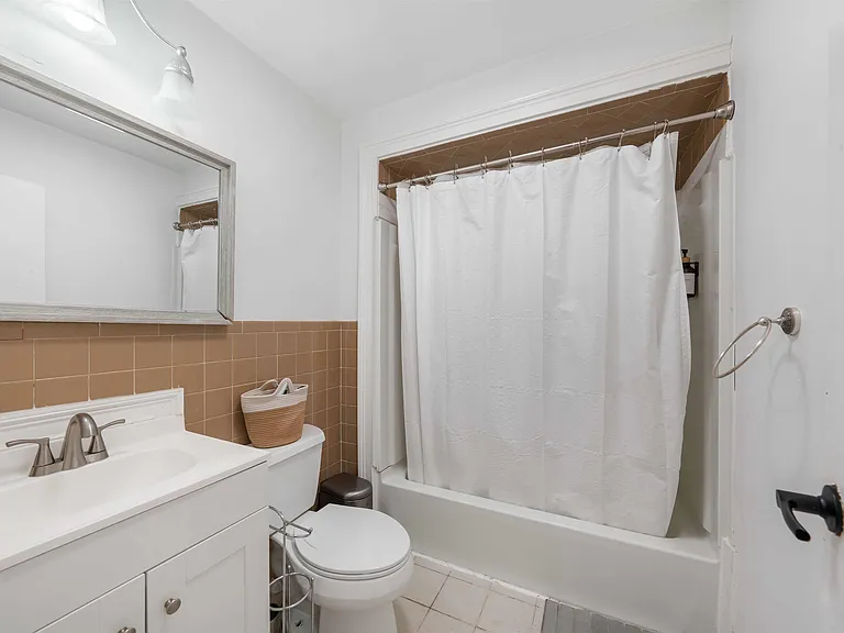 23 E 51st St #1 — Photo 13