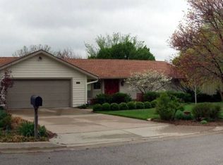 2009 Camelback Dr, Lawrence, KS 66047