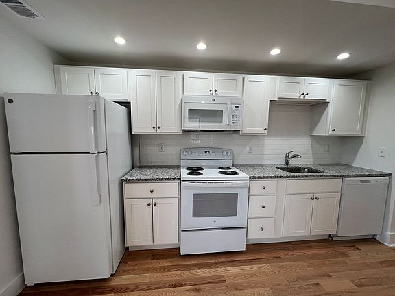 2nd image of 5635-5645 Hobart St #35