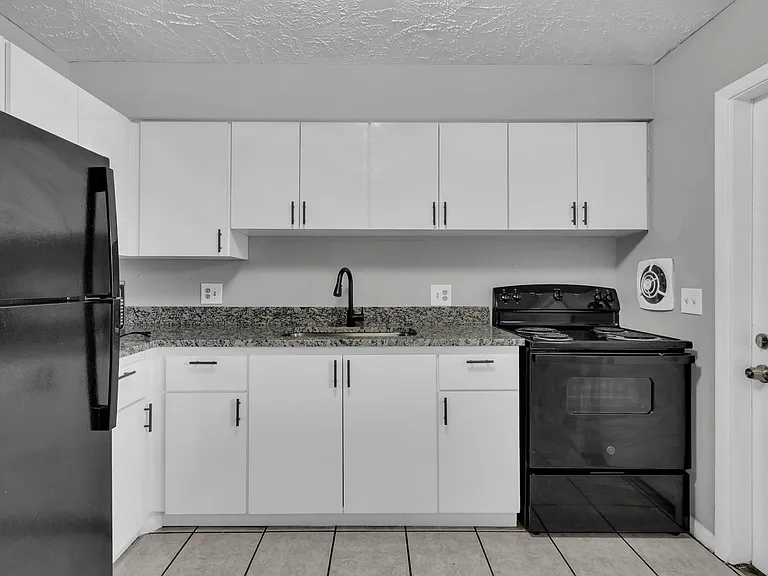 1629 W Oak Ridge Rd #D — Photo 11