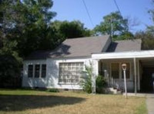 621 Frontier St, River Oaks, TX 76114