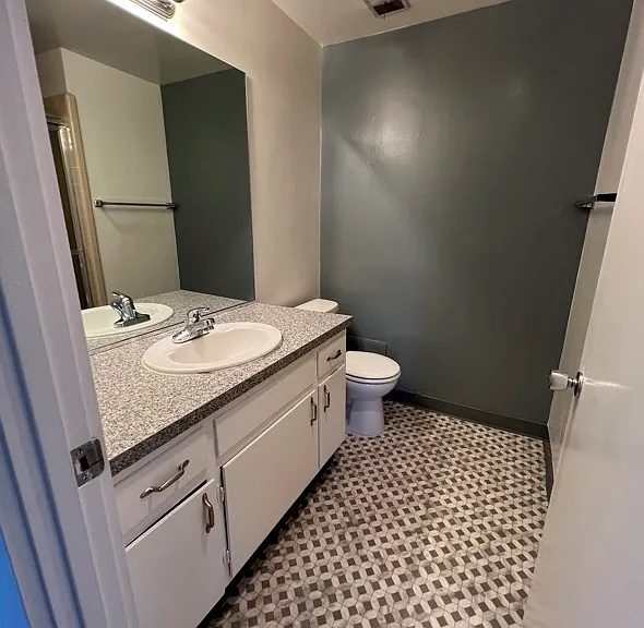 10937 Bloomfield St #4 — Photo 8