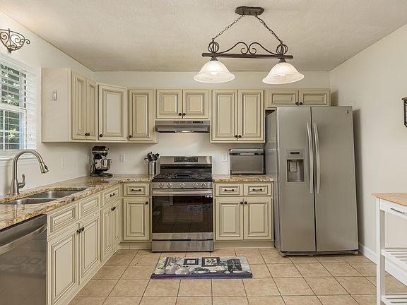 3rd image of 6233 Celtic Dr