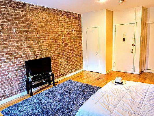 1st image of 211 W 79th St APT 5