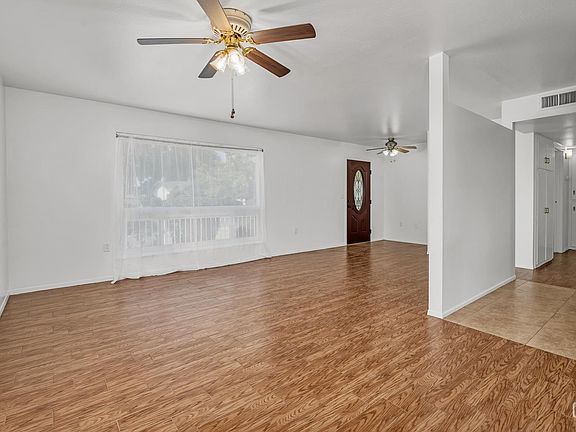 5th image of 1004 Bermuda St