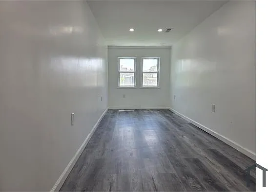 7720 Fairgreen Rd — Photo 2