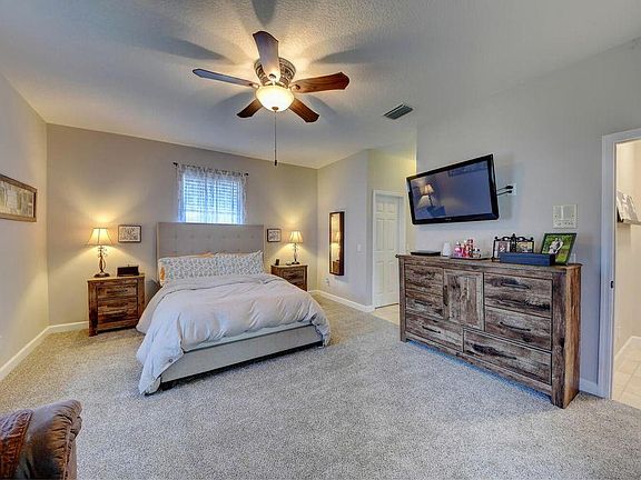 4th image of 2561 SE Tiger Ave