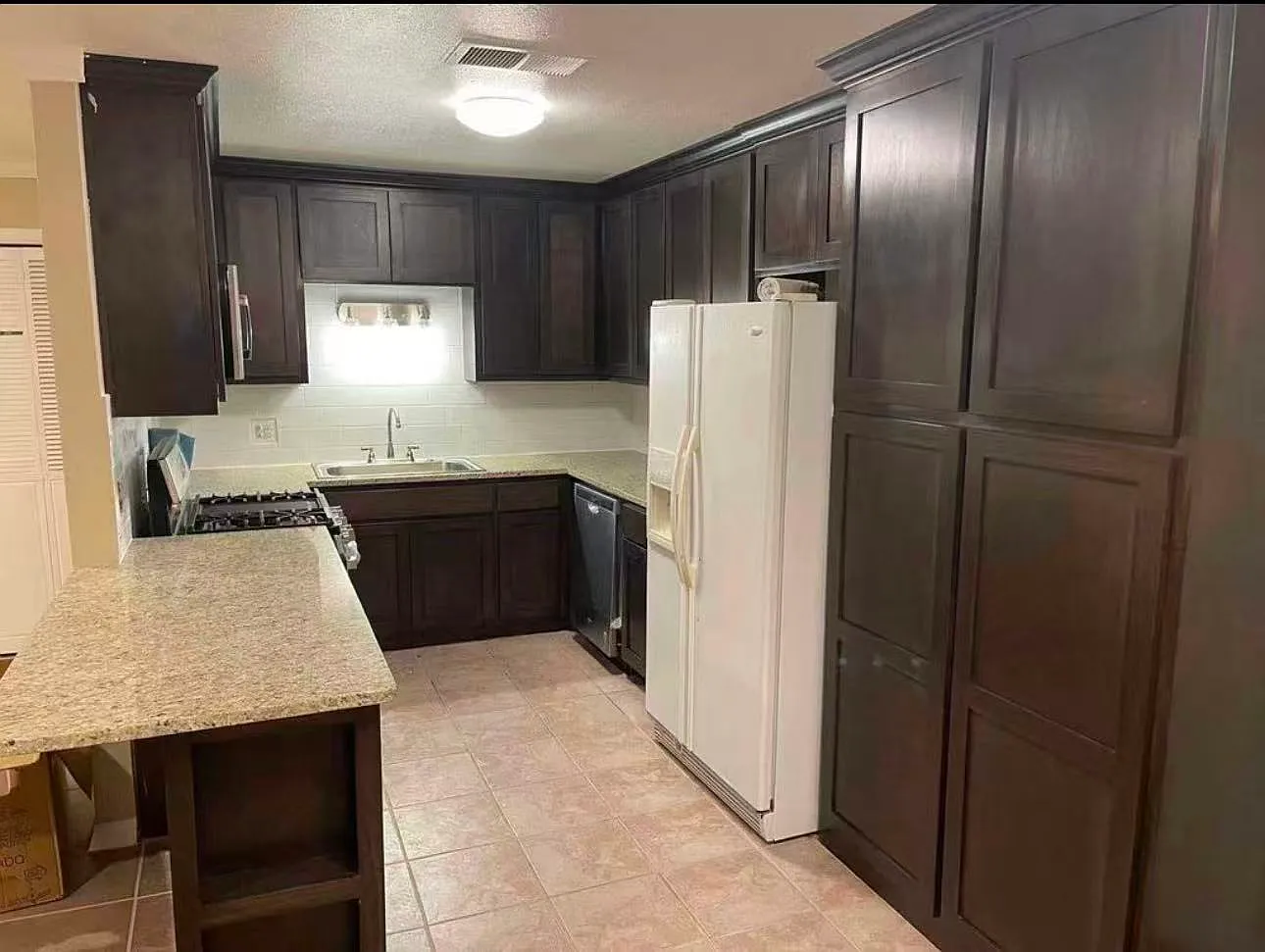7 bed, 2700 sqft, $2,800 — Photo 3