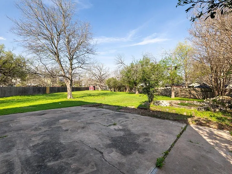 1805 White Oak Cv — Photo 24