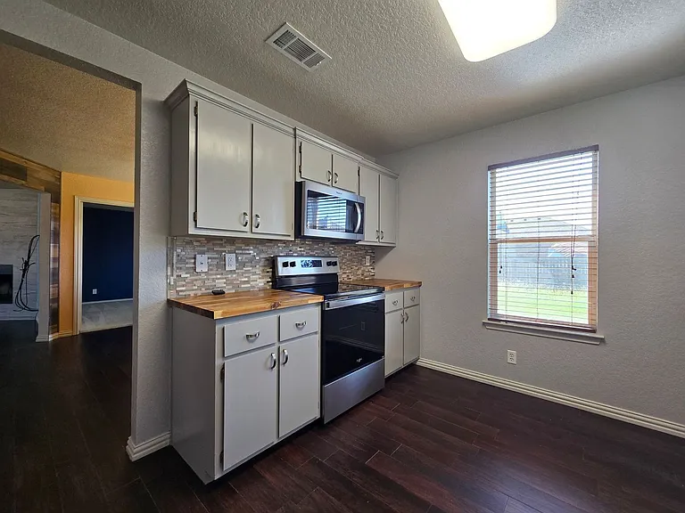 3802 Captain Dr — Photo 13